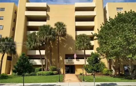 17878 N Bay Road Sunny Isles Beach FL 33160