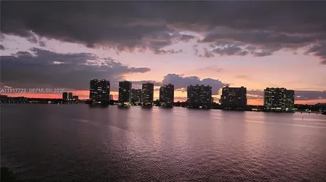 17878 N Bay Road Sunny Isles Beach FL 33160