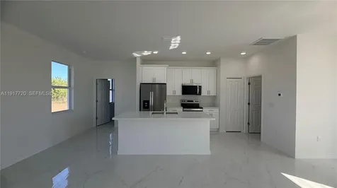 4118 4th Street SW Lehigh Acres FL 33976