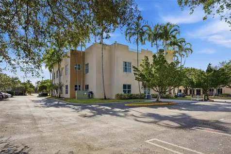8527 Pines Boulevard Pembroke Pines FL 33024