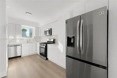 158 Ocean Drive Miami Beach FL 33139