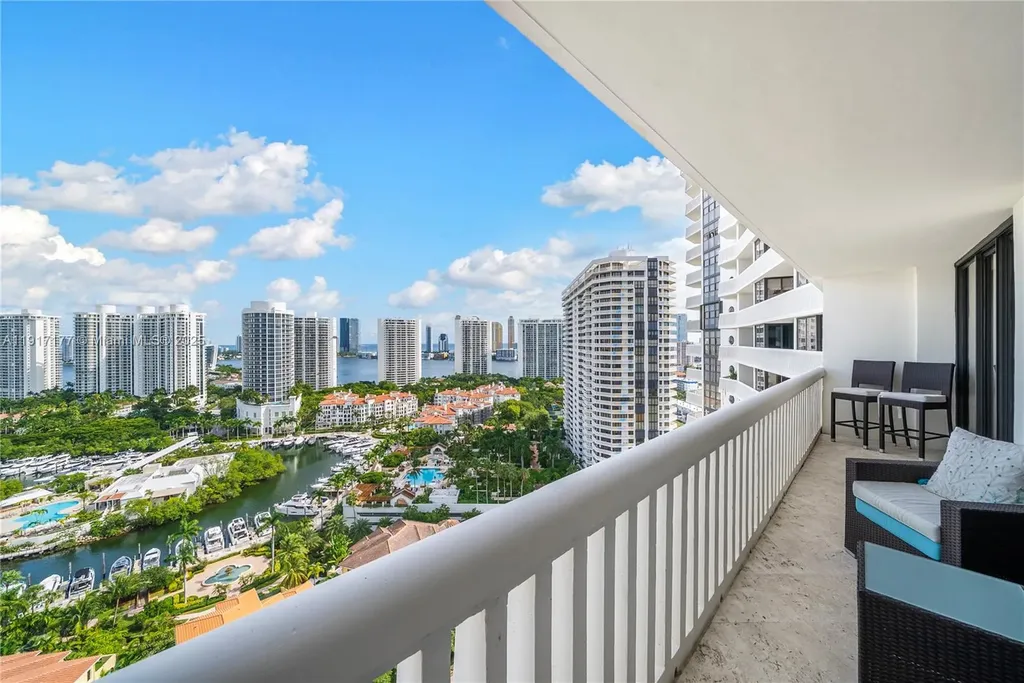 1000 W Island Boulevard Aventura FL 33160