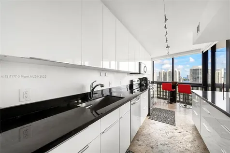 1000 W Island Boulevard Aventura FL 33160