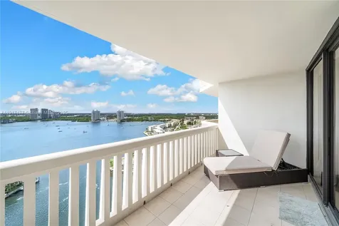 1000 W Island Boulevard Aventura FL 33160