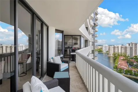 1000 W Island Boulevard Aventura FL 33160