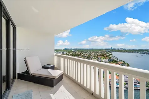 1000 W Island Boulevard Aventura FL 33160