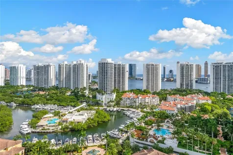 1000 W Island Boulevard Aventura FL 33160