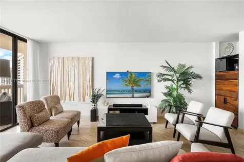 1000 W Island Boulevard Aventura FL 33160