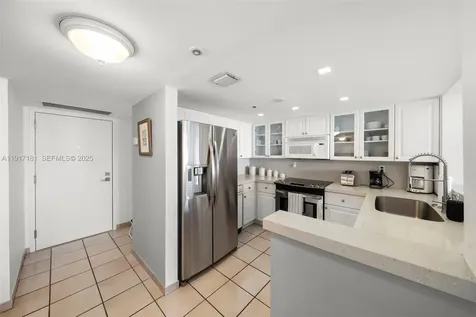 2555 Collins Avenue Miami Beach FL 33140