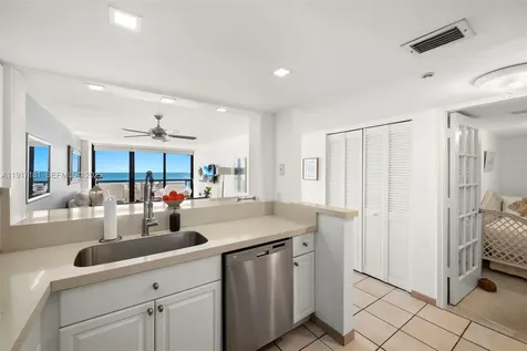 2555 Collins Avenue Miami Beach FL 33140
