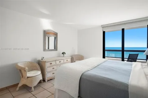 2555 Collins Avenue Miami Beach FL 33140