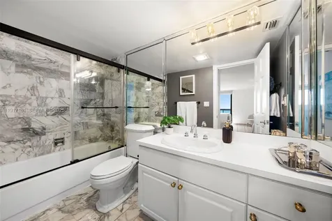2555 Collins Avenue Miami Beach FL 33140