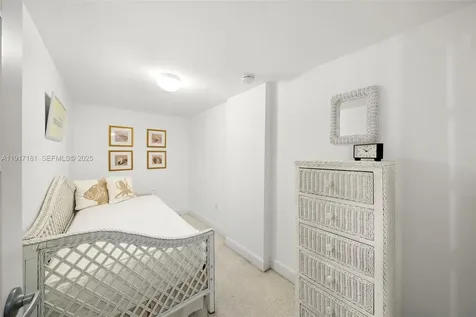 2555 Collins Avenue Miami Beach FL 33140
