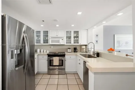 2555 Collins Avenue Miami Beach FL 33140