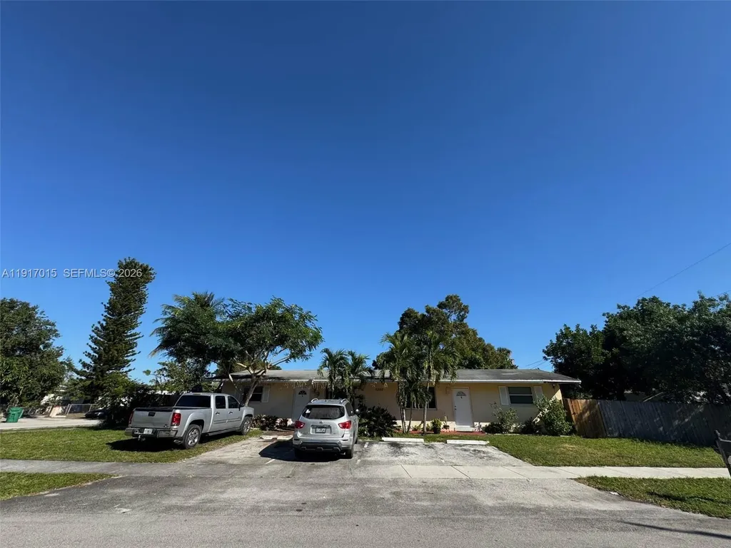 2200 SW 42nd Avenue Fort Lauderdale FL 33317