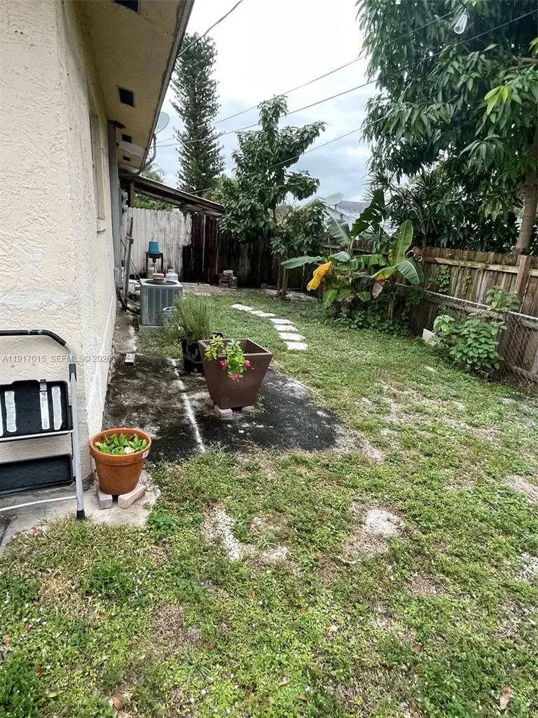 2200 SW 42nd Avenue Fort Lauderdale FL 33317