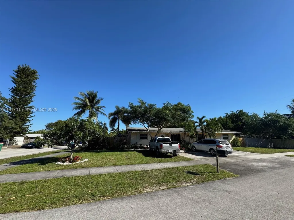 2200 SW 42nd Avenue Fort Lauderdale FL 33317