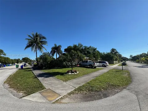 2200 SW 42nd Avenue Fort Lauderdale FL 33317