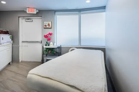 20281 E Country Club Drive Aventura FL 33180