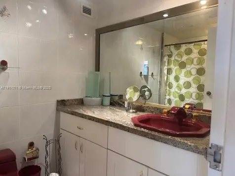 5401 Collins Avenue Miami Beach FL 33140