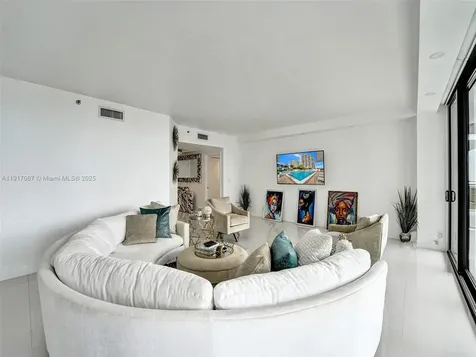 20281 E Country Club Drive Aventura FL 33180