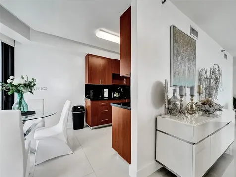 20281 E Country Club Drive Aventura FL 33180