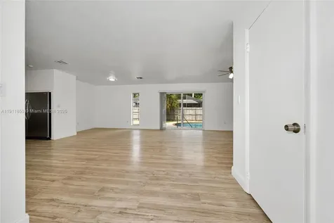 9905 SW 196th Street Cutler Bay FL 33157