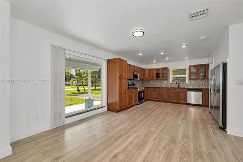9905 SW 196th Street Cutler Bay FL 33157