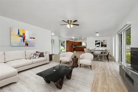9905 SW 196th Street Cutler Bay FL 33157