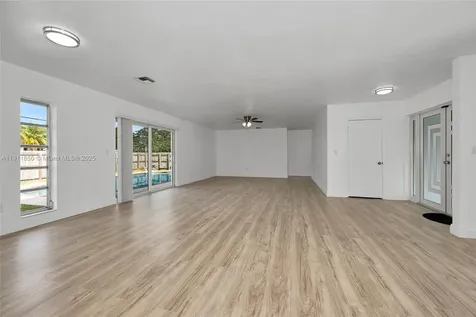 9905 SW 196th Street Cutler Bay FL 33157