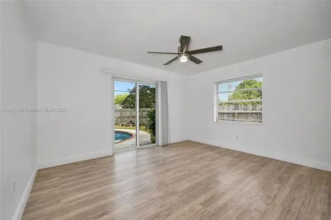 9905 SW 196th Street Cutler Bay FL 33157