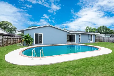 9905 SW 196th Street Cutler Bay FL 33157