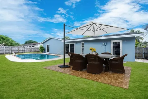 9905 SW 196th Street Cutler Bay FL 33157