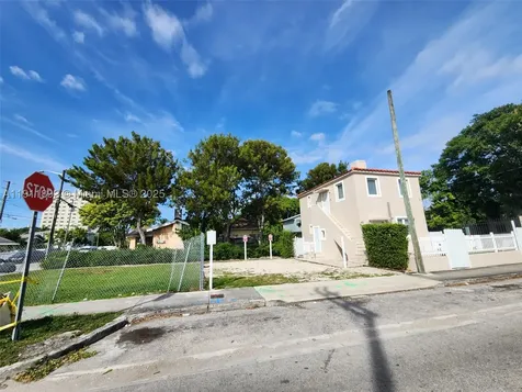 243 SW 10th Avenue Miami FL 33130
