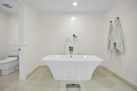 17301 Biscayne Boulevard North Miami Beach FL 33160