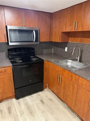 1200 SW 50th Avenue North Lauderdale FL 33068