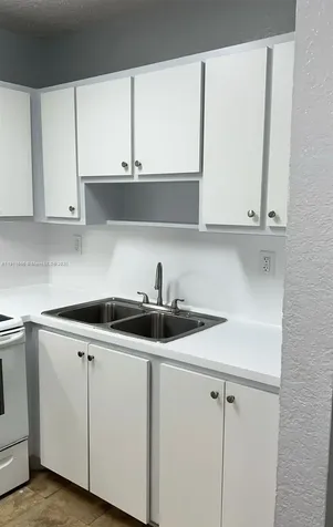 575 W 69th Street Hialeah FL 33014