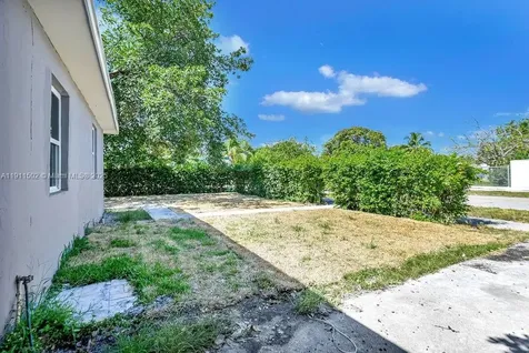 17961 NW 2nd Place Miami Gardens FL 33169