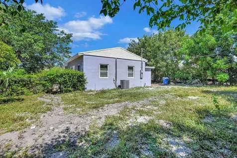 17961 NW 2nd Place Miami Gardens FL 33169