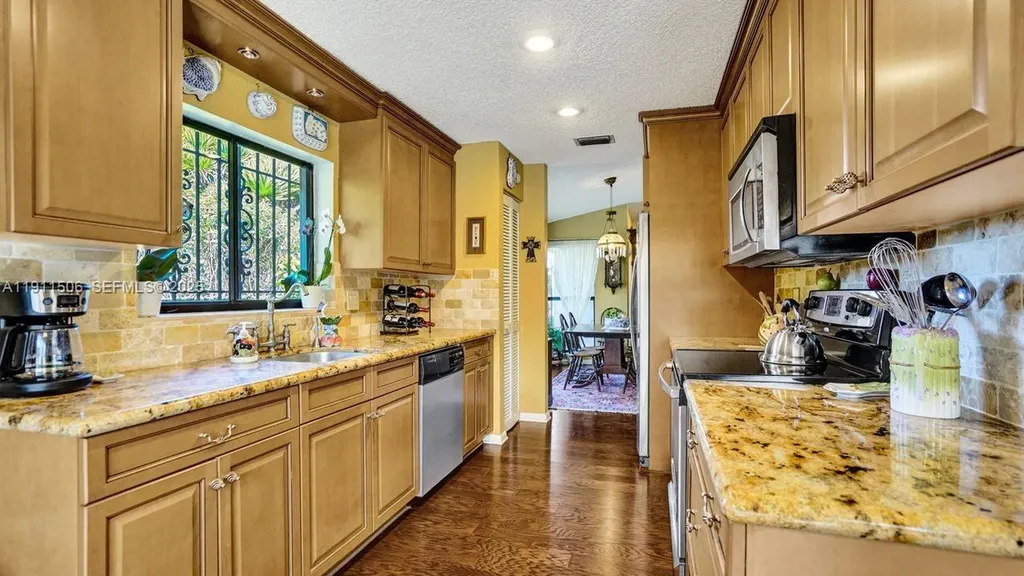 10858 White Aspen Lane Boca Raton FL 33428