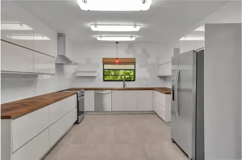 118 E 3rd Court Miami Beach FL 33139