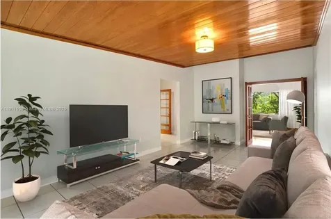 118 E 3rd Court Miami Beach FL 33139
