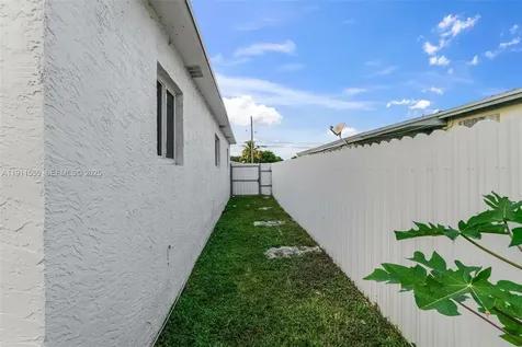 4530 SW 25th Street West Park FL 33023