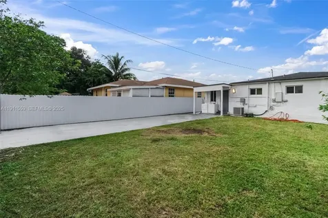 4530 SW 25th Street West Park FL 33023