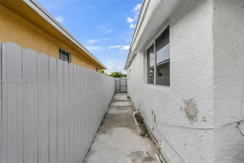 4530 SW 25th Street West Park FL 33023