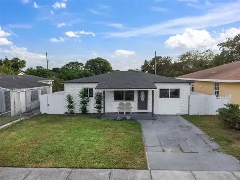 4530 SW 25th Street West Park FL 33023