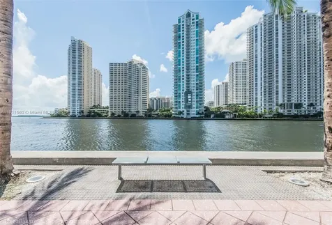 325 S Biscayne Boulevard Miami FL 33131