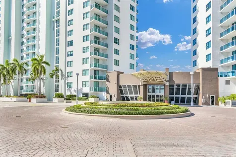 2681 N Flamingo Road Sunrise FL 33323