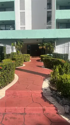 1825 W 44th Place Hialeah FL 33012