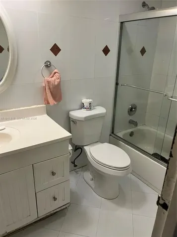 1825 W 44th Place Hialeah FL 33012